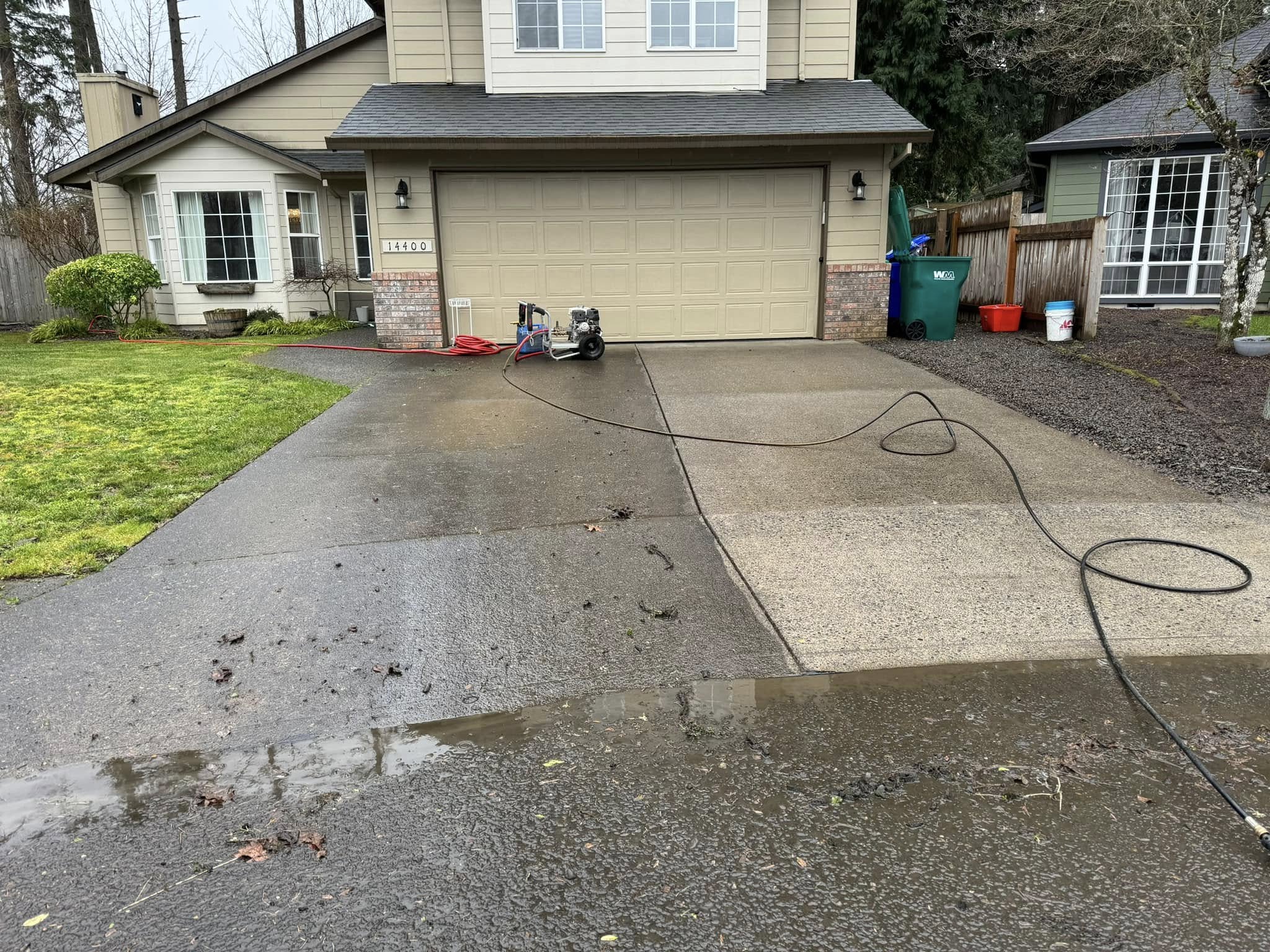 Pressure washing services in Clackamas, Oregon
